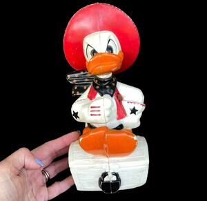 Vintage Knickerbocker Disney Donald Duck Cowboy Bank Western Sheriff Coin READ